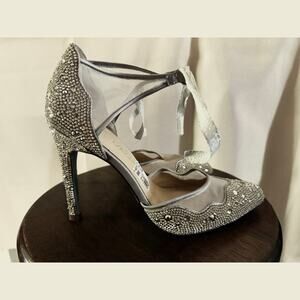 Betsy Johnson size 7.5 sparkly silver heeled shoes